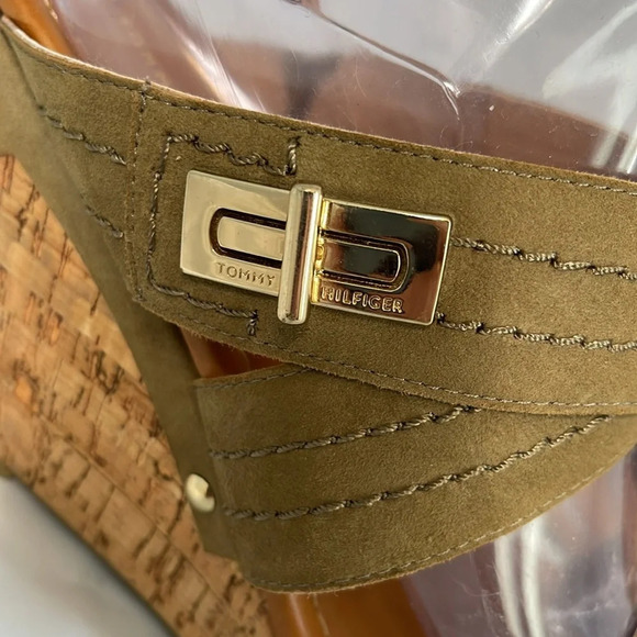 TOMMY HILFIGER Mili Platform Wedge Sandals Olive Green Suede Leather Gold 10 - Picture 5 of 13